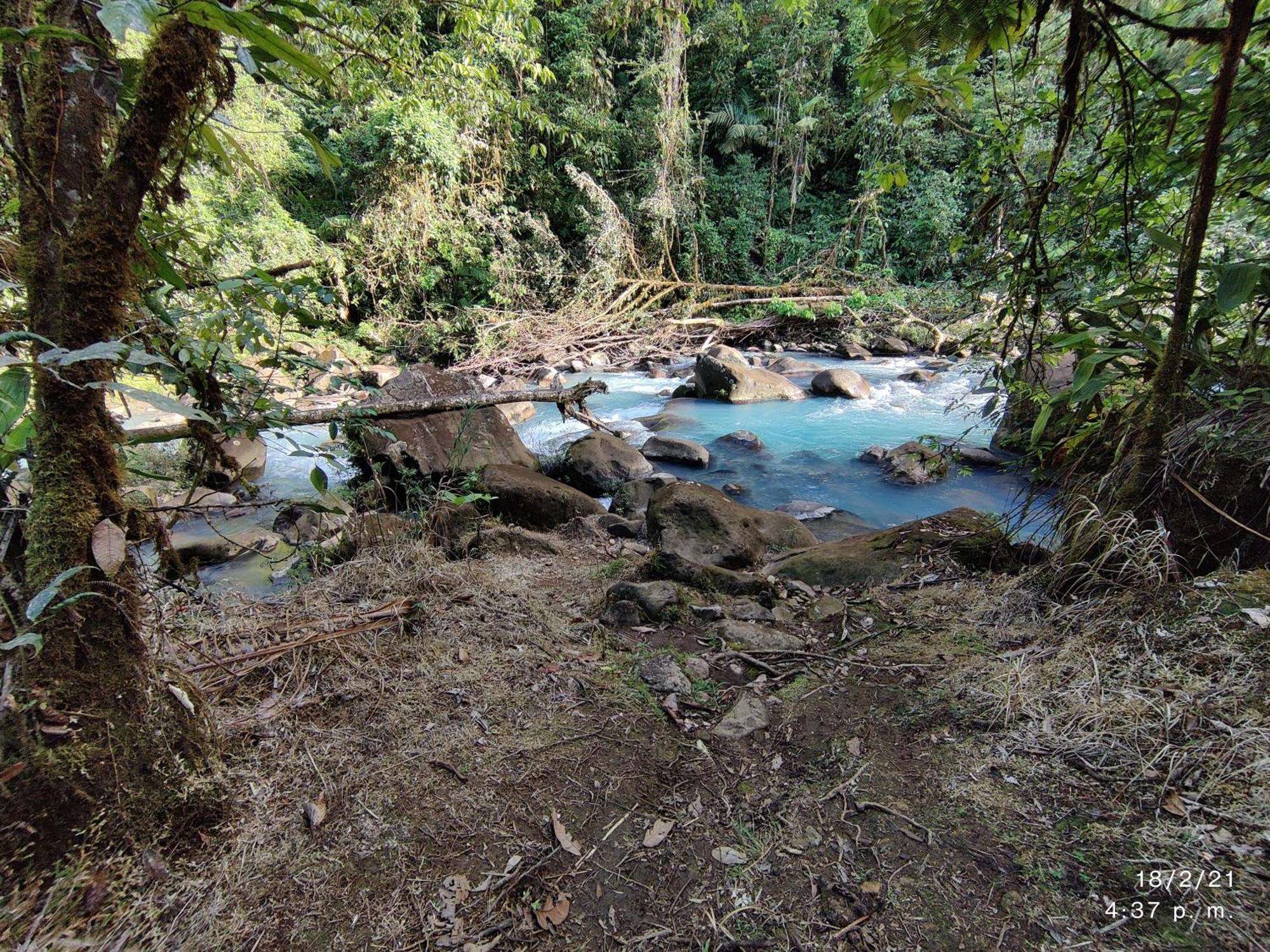 Cabinas Piuri Rio Celeste Exterior photo